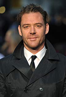 How tall is Marton Csokas?